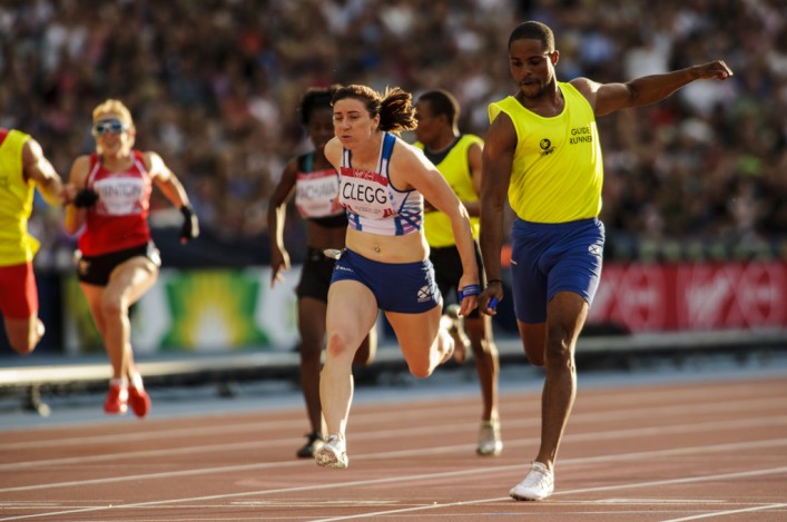 Libby Clegg and guide runner mikail Huggins dip for the line to win gold at Commonwealth Games